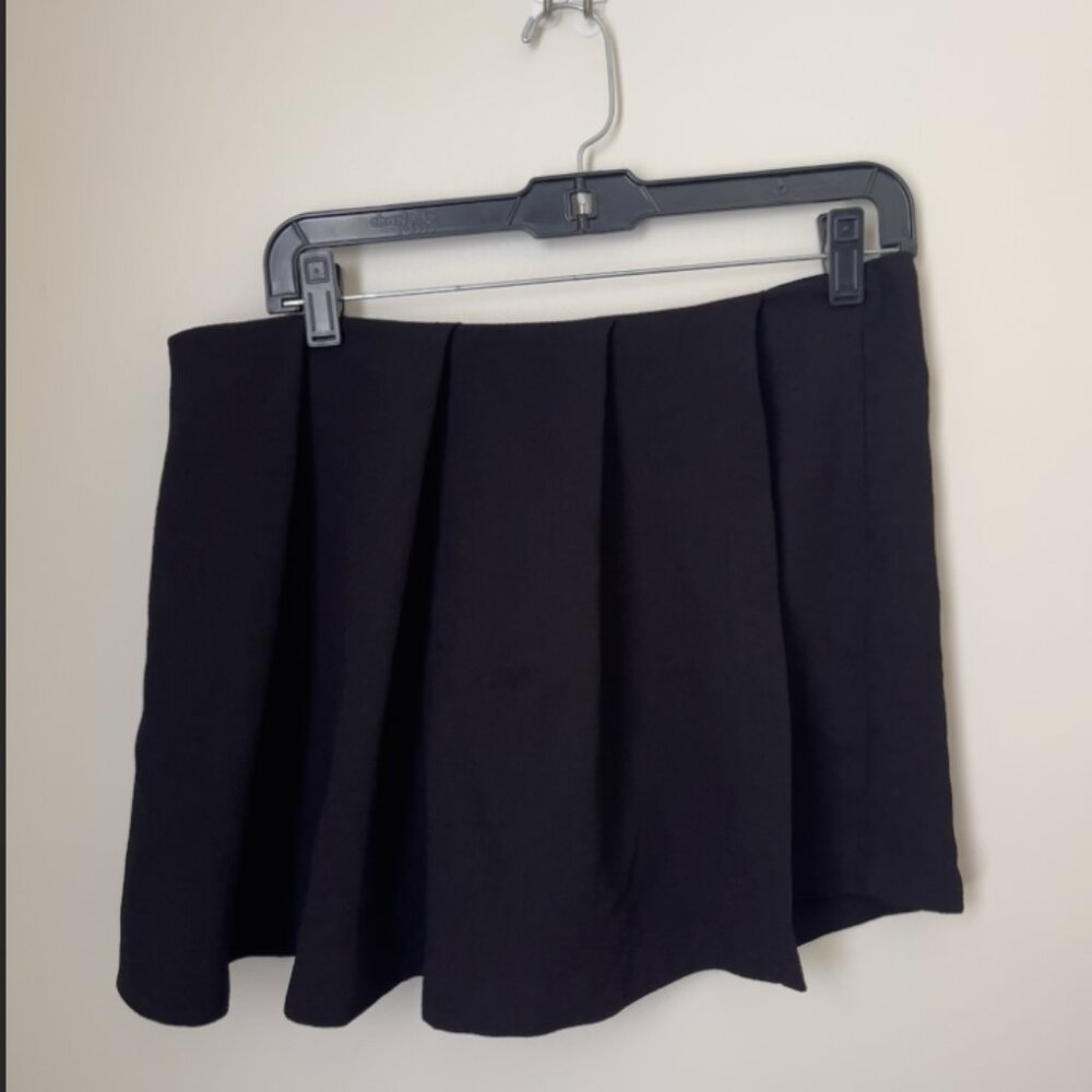 Sophie Rue Black Pleated Mini Skort (Size L)